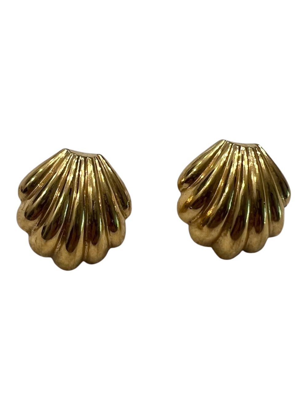 Vintage Gold Tone Seashell Stud Earrings Grooved Scallop Shell Pierced Earrings